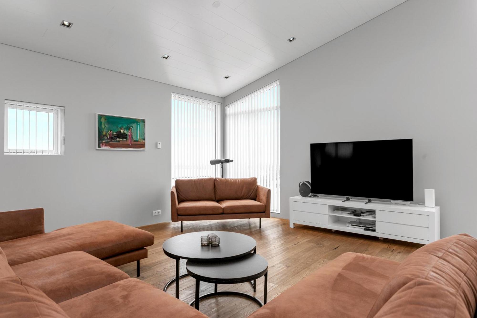 Luxury Villa With River View Laugaras Exteriör bild