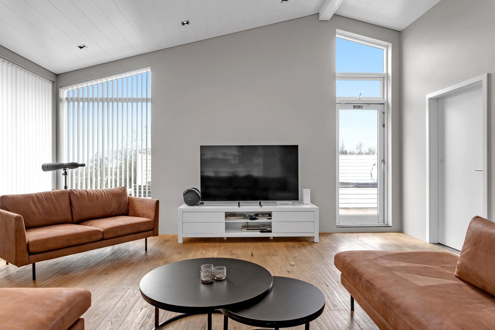 Luxury Villa With River View Laugaras Exteriör bild
