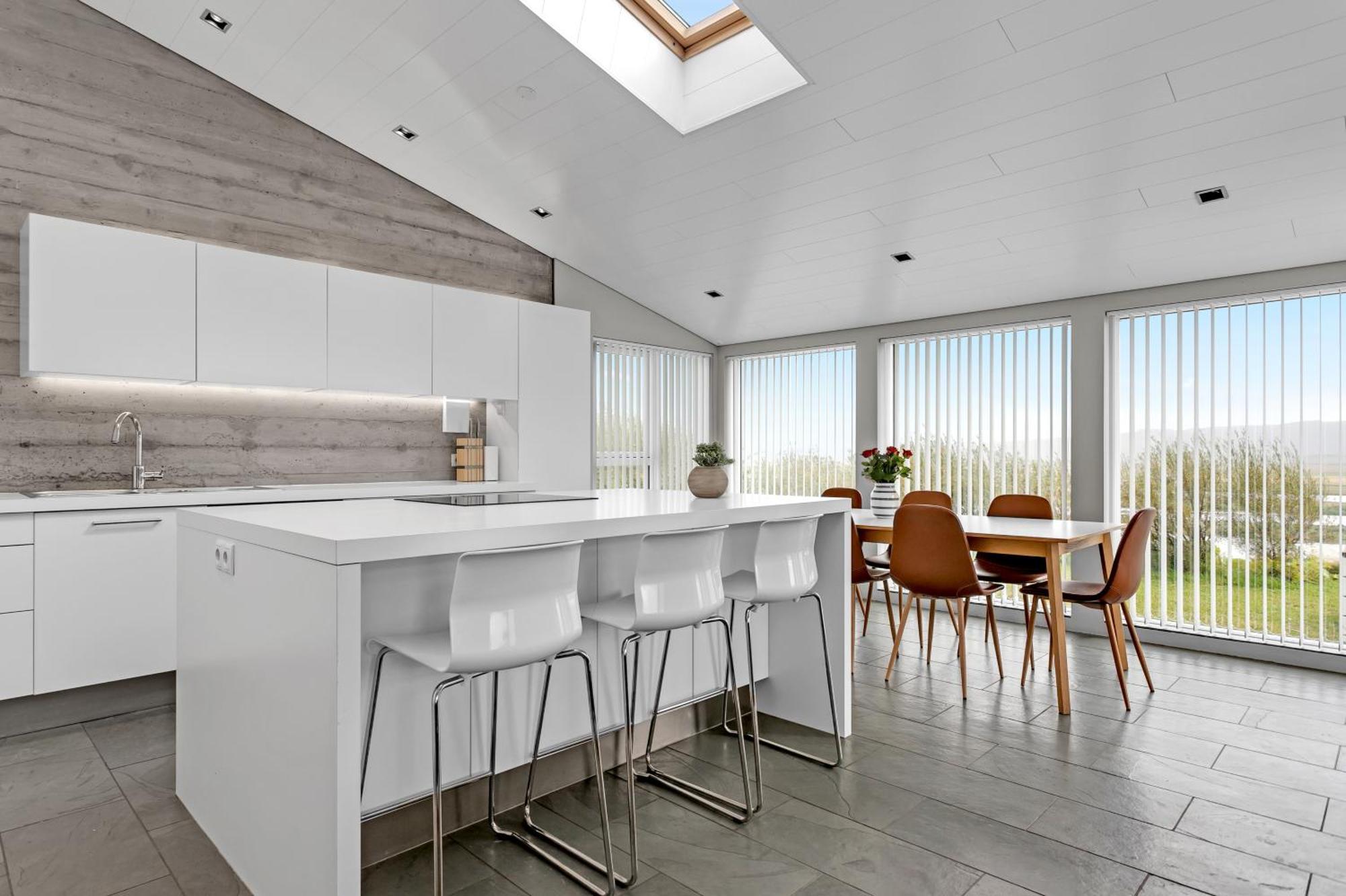 Luxury Villa With River View Laugaras Exteriör bild