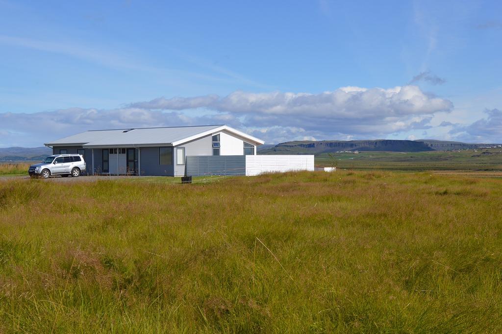 Luxury Villa With River View Laugaras Exteriör bild