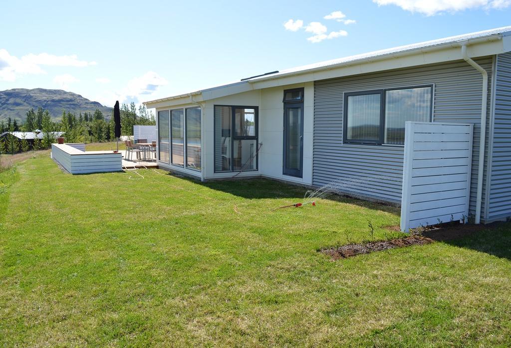 Luxury Villa With River View Laugaras Exteriör bild