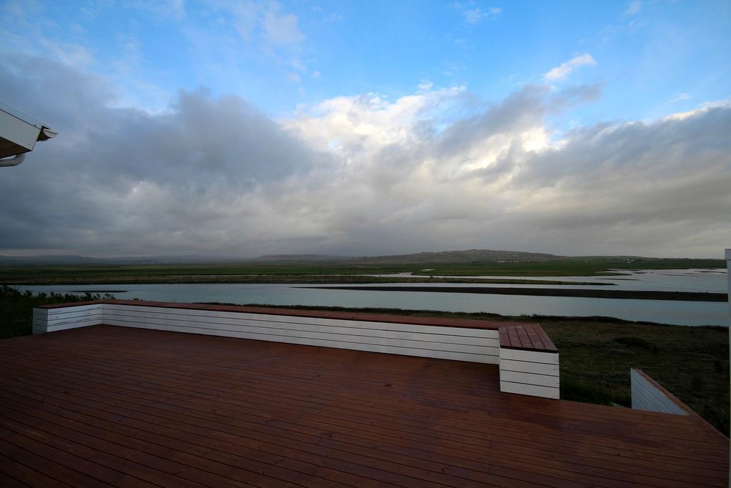 Luxury Villa With River View Laugaras Exteriör bild