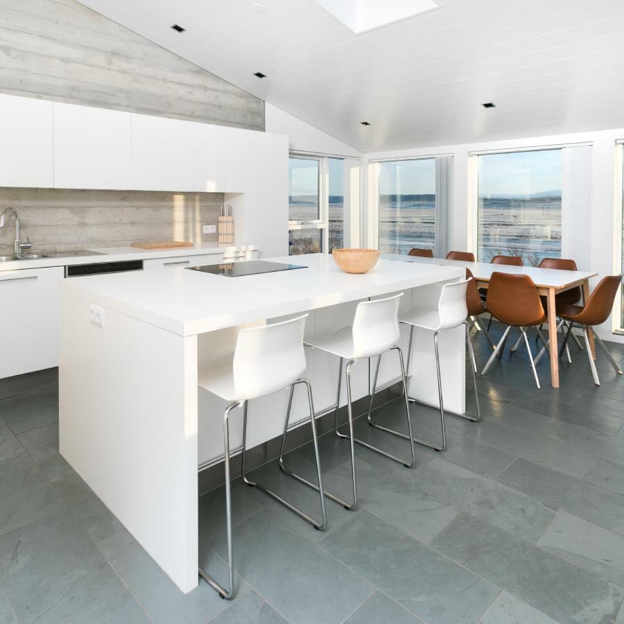Luxury Villa With River View Laugaras Exteriör bild